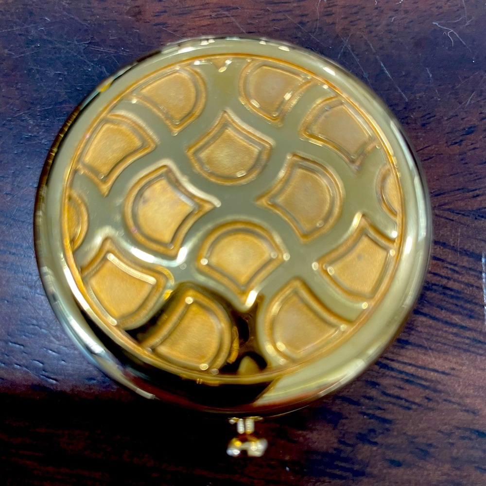 Estée Lauder gold compact